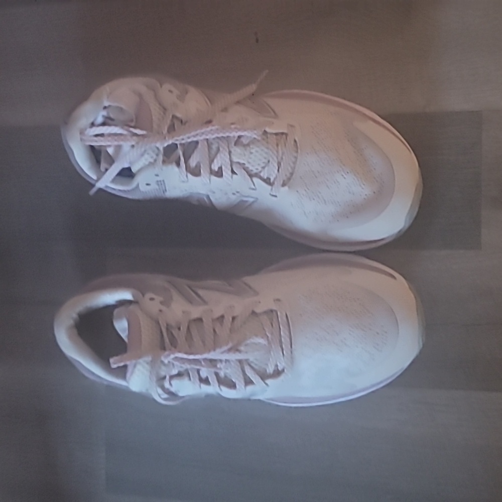 New Balance Women's Fresh Foam 680 V7 Running Sneakers Size 8 - Picture 3 of 9